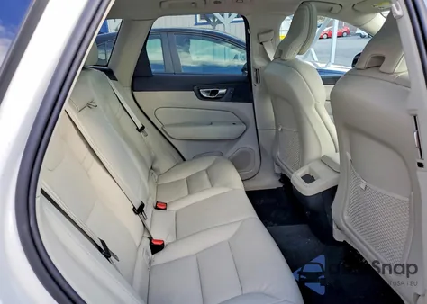 2025 Volvo Xc60 Core z USA, uszkodzony, nr VIN YV4M12RJXS1106584